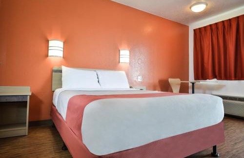 St. Joseph Hotel | Motel 6-Saint Joseph, MO
