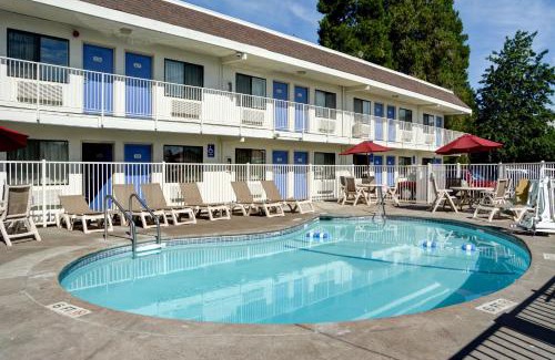 Salem Hotel | Motel 6-Salem, OR