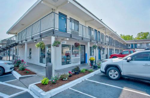 Salem Hotel | Motel 6-Salem, OR