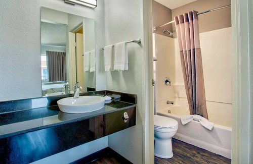 Salem Hotel | Motel 6 Salem, OR