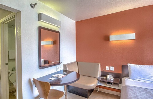Wetmore Hotel | Motel 6 San Antonio, TX - Fiesta