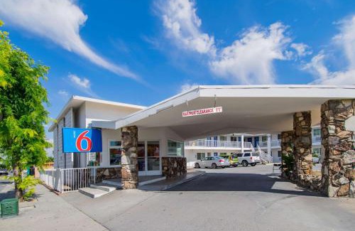San Bernardino Hotel | Motel 6-San Bernardino, CA - Downtown