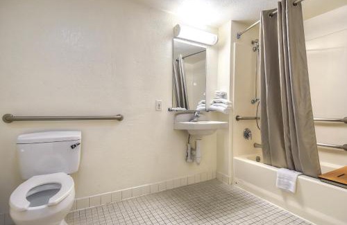 Mission Valley West Hotel | Motel 6-San Diego, CA - Hotel Circle - Mission Valley