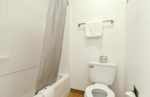 Mission Valley West Hotel | Motel 6-San Diego, CA - Hotel Circle - Mission Valley