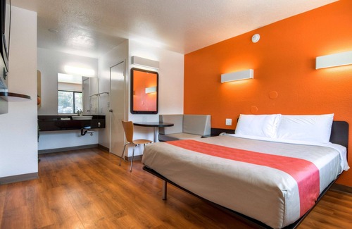 Mission Valley West Hotel | Motel 6 San Diego, CA - Hotel Circle - Mission Valley