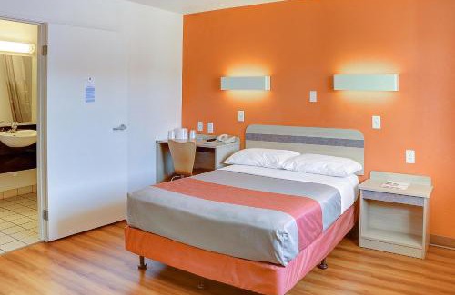 Southside Hotel | Motel 6 Santa Fe