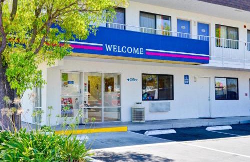 Santa Nella Hotel | Motel 6-Santa Nella, CA - Los Banos - Interstate 5