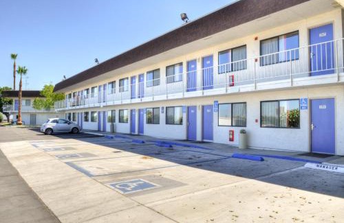Santa Nella Hotel | Motel 6-Santa Nella, CA - Los Banos - Interstate 5
