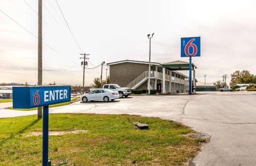 Somerset Hotel | Motel 6-Somerset, KY