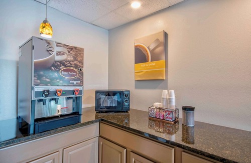 Springfield Hotel | Motel 6 Springfield, OH