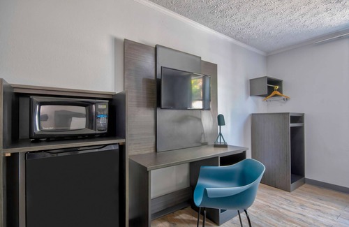 Stafford Hotel | Motel 6 Stafford, TX – SW Houston - Sugarland