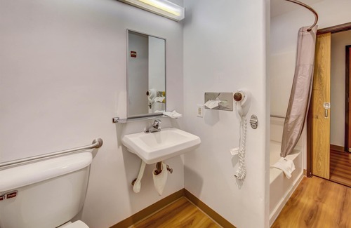 Sutherlin Hotel | Motel 6 Sutherlin, OR
