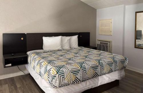 Tallahassee Hotel | Motel 6 Tallahassee, FL North Monroe