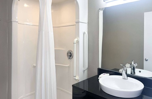 Tulare Hotel | Motel 6 Tulare, CA