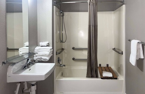 Tulare Hotel | Motel 6 Tulare, CA