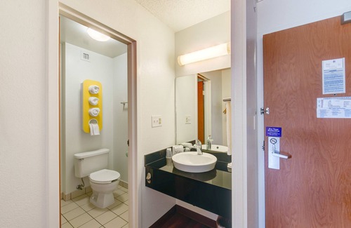 Northwest Hotel | Motel 6 Virginia Beach, VA