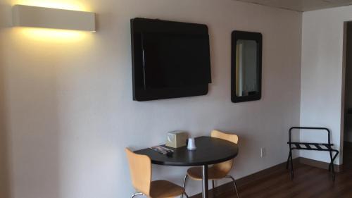 Walterboro Hotel | Motel 6-Walterboro, SC