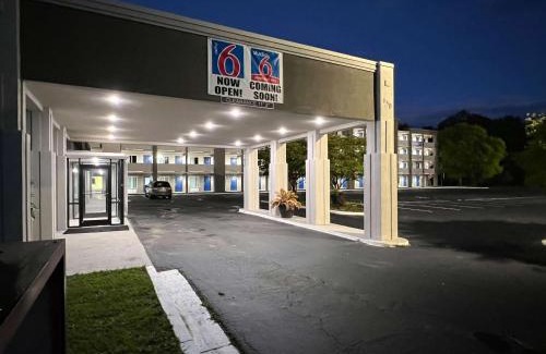 West Columbia Hotel | Motel 6 West Columbia SC Airport