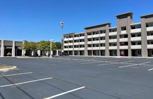 West Columbia Hotel | Motel 6 West Columbia SC Airport