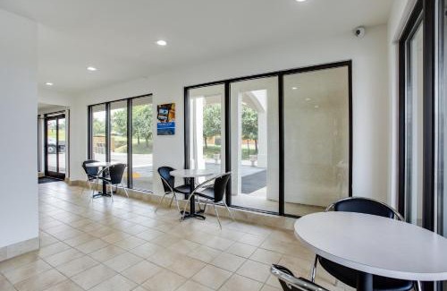 White House Hotel | Motel 6-White House, TN