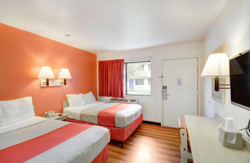 Wichita Hotel | Motel 6-Wichita, KS - AIRPORT