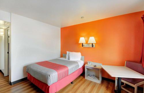 Wichita Hotel | Motel 6-Wichita, KS - AIRPORT