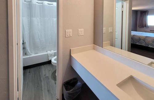 Wichita Hotel | Motel 6 Wichita, KS – South I-35