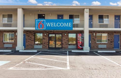 Youngstown Hotel | Motel 6-Youngstown, OH