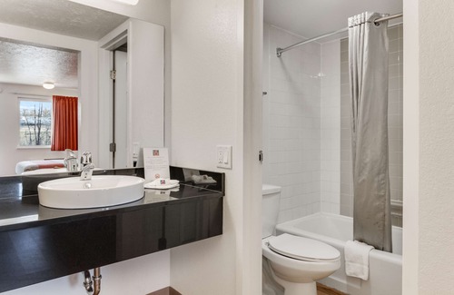 Youngstown Hotel | Motel 6 Youngstown, OH
