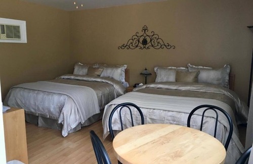Baie-St-Paul Hotel | Motel Des Cascades: Whirlpool Superior Room