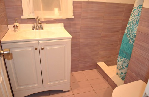 Newark House | Motel House