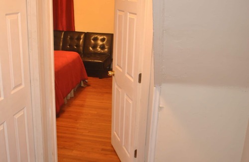 Newark House | Motel House