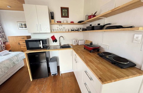 Collingwood Apartment | Motel style Unit in the Heart of Collingwood