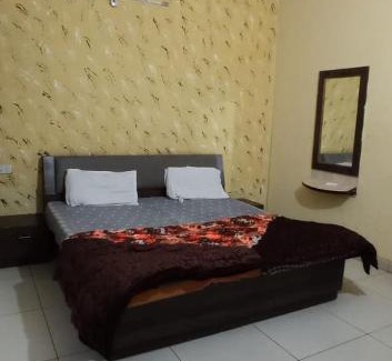 Phagwara Hotel | MOTEL THE FAMILY STAY -- LPU Law Gate