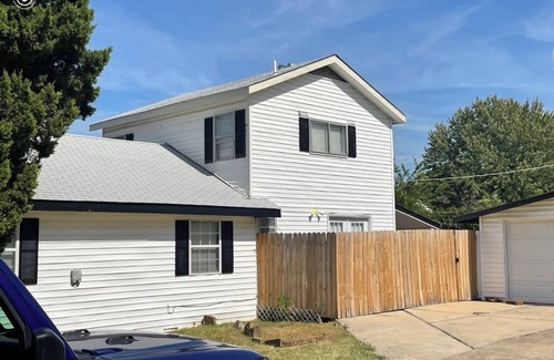 Sunrise Terrace Apartment | Mother Road Manor at the Fairgrounds Studio
