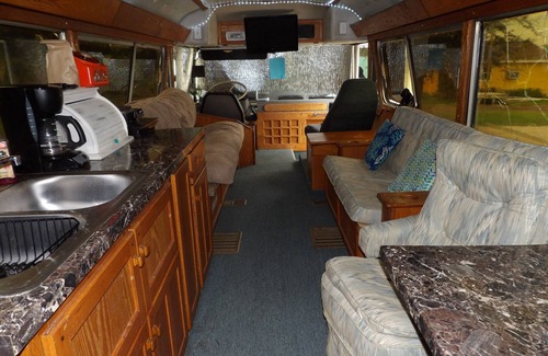 Rockport House | Motor Coach, Cold AC, Swimming Pool, Hot Tub, High-Speed Wifi, Pet Friendly!