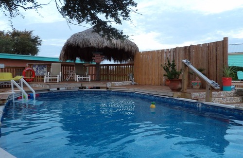 Rockport House | Motor Coach, Cold AC, Swimming Pool, Hot Tub, High-Speed Wifi, Pet Friendly!