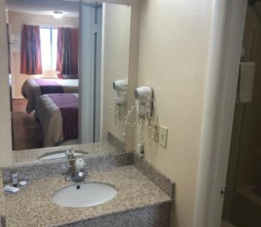 Madisonville Hotel | Motor Inns Of America