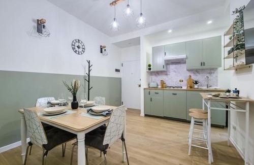 Buon Pastore-Sant'Agnese-San Damaso Apartment | Motor Valley Boutique Apartment - 3 Suites
