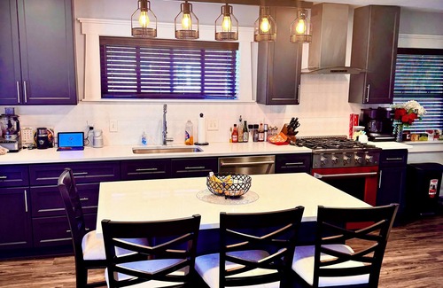 New Center Detroit House | Motown City Craftsmen Close to Everything!