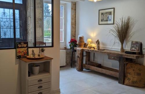 Saint-Mary House | Moulin Authentique avec Jardin Privé et Activités pour Familles et Amis en Bord de Rivière - FR-1-653-251
