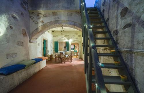 Monopari House | Moundros 1620 Venetian Residence