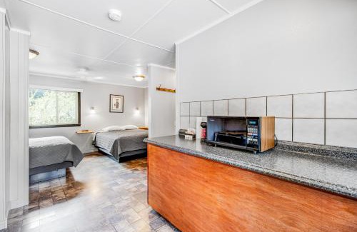 Quilcene Hotel | Mount Constance, Room 10 at Mount Walker Inn