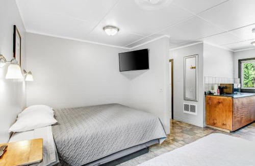 Quilcene House | Mount Ellinor, Room 11 at Mount Walker Inn