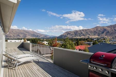 Wanaka House | Mount Iron 'The Big House' 2 kitchens 2 living