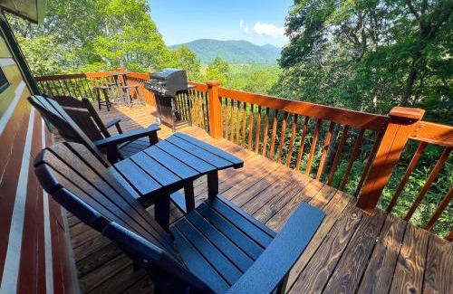 West Jefferson House | Mount Jefferson Vistas