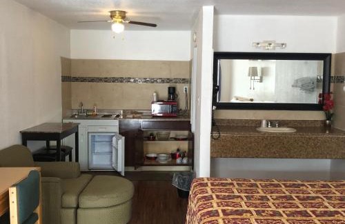 Wofford Heights Hotel | Mount-N-Lake Motel