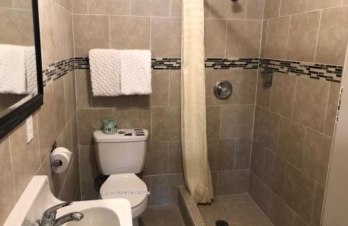 Wofford Heights Hotel | Mount-N-Lake Motel