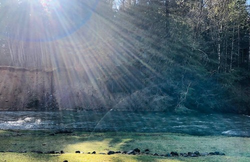 Enumclaw Cabin | Mount Rainier & Crystal Mountain Cedar Cabin on Greenwater River.