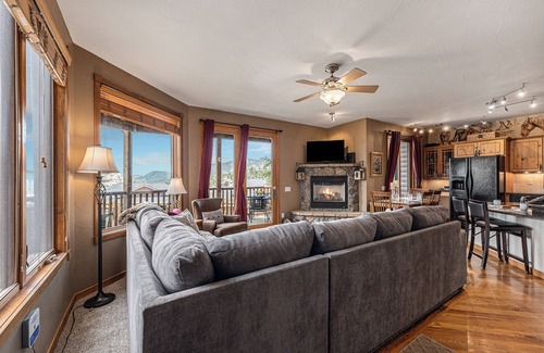 Estes Park Condo | Mount Stratus at Marys Lake with A/C!